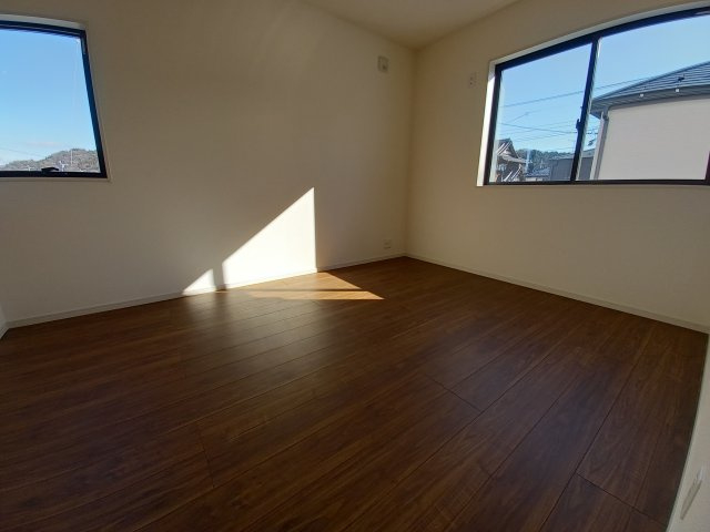 【平下平窪　第11】全4棟／3号棟　選べる豪華家電キャンペーン実施中♪　※平第四小・平第一中　の洋室|同施工◆居室の写真です◆　柔らかい陽光が差し込む明るいお部屋を演出☆　使い勝手の良い間取りなので、ご家族の状況の変化にも耐えられますね。


