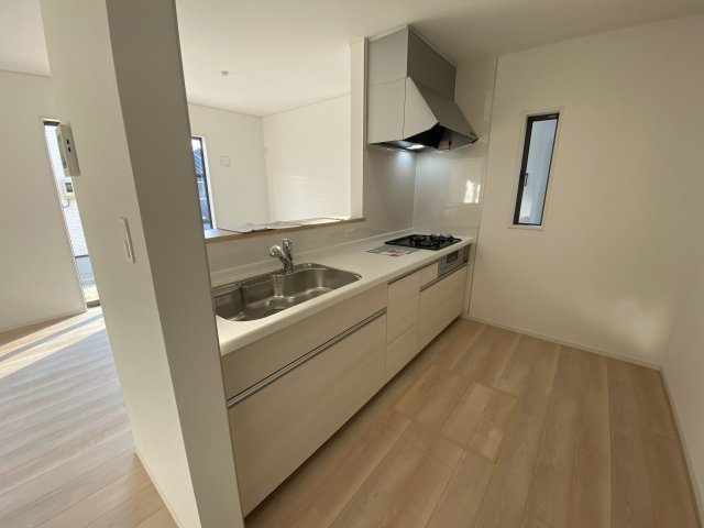 2/3価格変更☆いわき市錦町糠塚　3号棟☆　新築建売住宅　◇◆＼期間限定キャンペーン開催♪／◇◆のキッチン|■□■キッチンの写真です■□■　システムキッチンは見た目スッキリなのに収納力たっぷりです♪さらに床下収納もありますので、物が多くなりがちなキッチンもスッキリとしていられそうです。