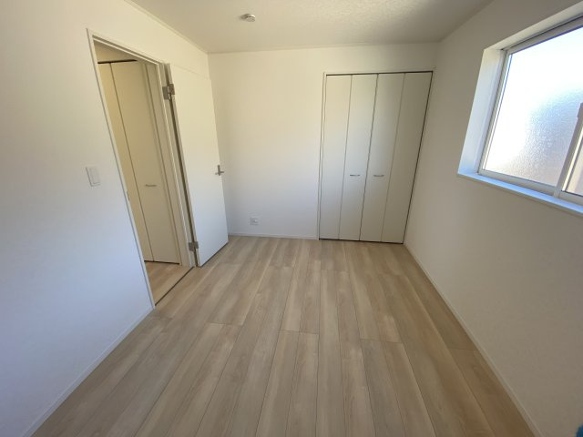 2/3価格変更♪【いわき市小名浜南富岡　第1】　3号棟　※必ずもらえる選べるキャンペーン実施中！の洋室|■□■居室の写真です■□■　
木の温もりがナチュラルでくつろげる空間ですね。