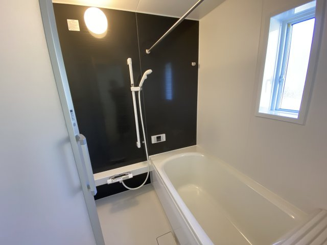 2/3価格変更♪【いわき市小名浜南富岡　第1】　3号棟　※必ずもらえる選べるキャンペーン実施中！の浴室|落ち着いた空間のお風呂です