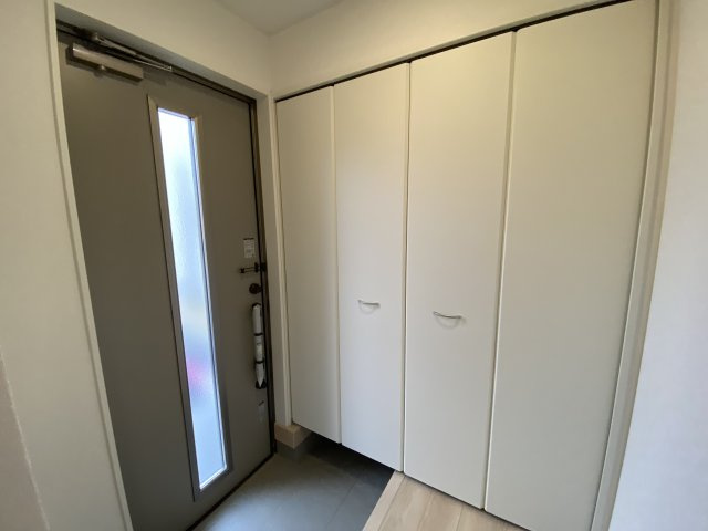 1/13価格変更♪【佐糠町第8　全5棟／3号棟】　新築建売　ご成約特典として 人気家電プレゼント中☆の玄関|■□■玄関の写真です■□■　
シューズボックスは収納力たっぷりで、整理整頓も楽ちんですね。