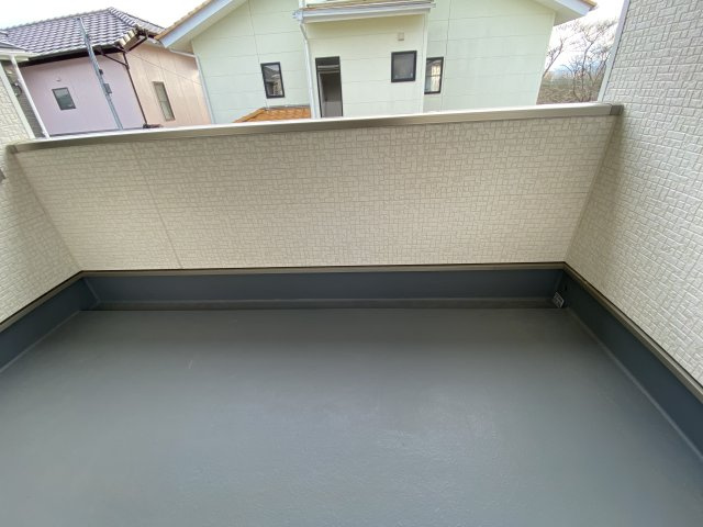 1/13価格変更♪【佐糠町第8　全5棟／3号棟】　新築建売　ご成約特典として 人気家電プレゼント中☆のバルコニー|■□■収納スペースの写真です■□■　十分な広さがあるので収納には困りませんね♪