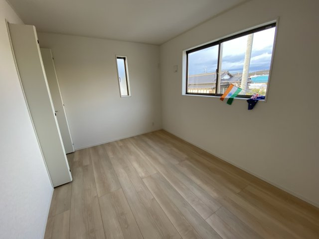 1/13価格変更♪【佐糠町第8　全5棟／3号棟】　新築建売　ご成約特典として 人気家電プレゼント中☆の洋室|■□■居室の写真です■□■　
木の温もりがナチュラルでくつろげる空間ですね。