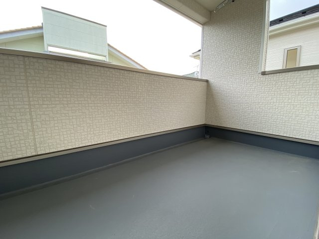 1/13価格変更♪【佐糠町第8　全5棟／3号棟】　新築建売　ご成約特典として 人気家電プレゼント中☆のバルコニー|■□■バルコニーの写真です■□■　お布団なども充分に干せる広さがございます。