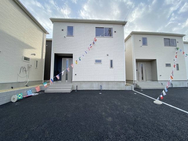 1/13価格変更♪【佐糠町第8　全5棟／3号棟】　新築建売　ご成約特典として 人気家電プレゼント中☆の駐車場|◆カースペースの写真です◆
陽当りの良い駐車場は週末の洗車も快適です♪お車の他にも、自転車をとめられそうなスペースもございます。
