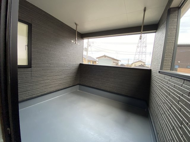 見るだけOK♪　【佐糠町第8　全5棟／5号棟】　新築建売住宅　◇◆＼期間限定キャンペーン開催♪／◇◆のバルコニー|■□■バルコニーの写真です■□■　お布団など大きいものも、充分に干せる広さがございます。