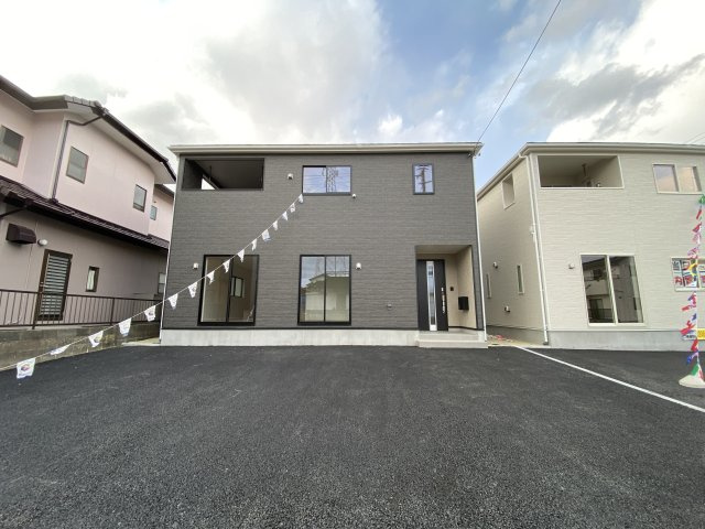 見るだけOK♪　【佐糠町第8　全5棟／5号棟】　新築建売住宅　◇◆＼期間限定キャンペーン開催♪／◇◆の駐車場|◆カースペースの写真です◆
陽当りの良い駐車場は週末の洗車も快適です♪お車の他にも、自転車をとめられそうなスペースもございます。
