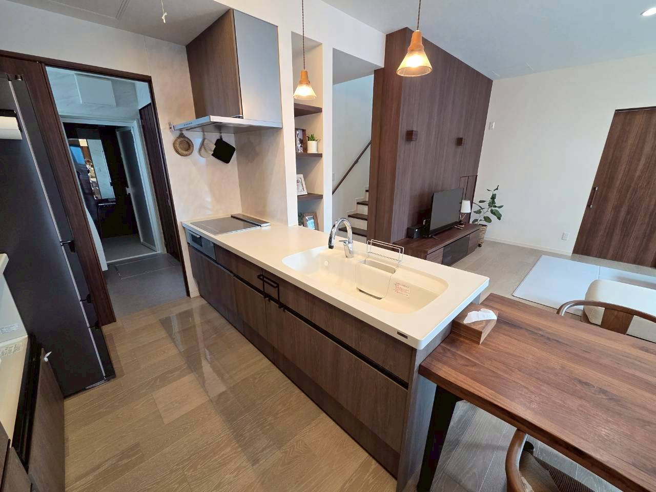 昭和中央3丁目ミサワホーム様施工　中古住宅のキッチン|対面キッチン、横にはダイニングもおけるスペース