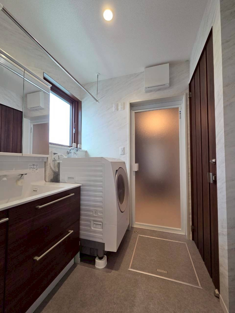 昭和中央3丁目ミサワホーム様施工　中古住宅のランドリースペース