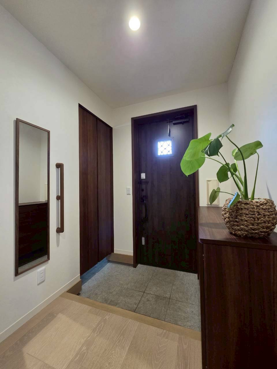 昭和中央3丁目ミサワホーム様施工　中古住宅の居間・リビング|ダウンライトがおしゃれな19帖超えのリビングダイニング