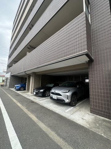 アルファステイツ春日Ⅱの駐車場