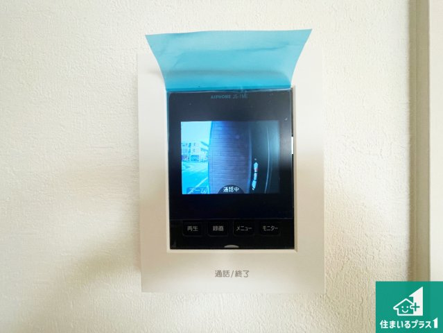 伊丹市荻野　第2期　新築一戸建ての防犯設備|カラーモニターインターホン！声だけでなく来訪者の姿や顔がモニターで確認できるので、小さなお子様がいらっしゃるご家庭でも安心できます！