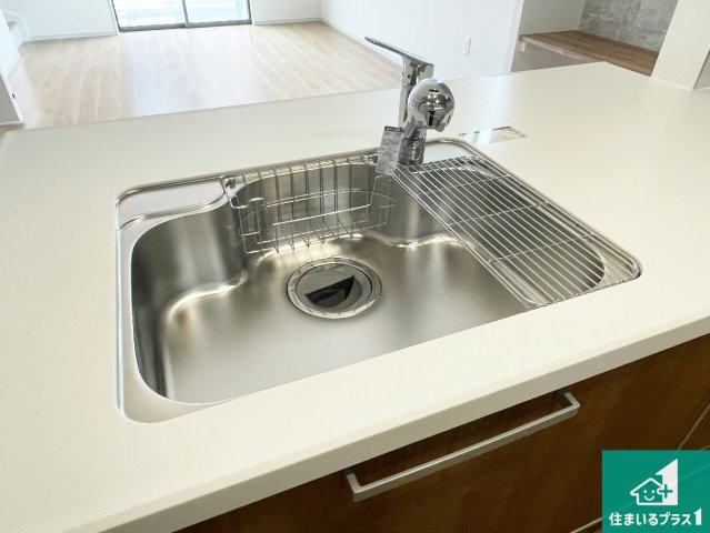 伊丹市荻野　第2期　新築一戸建ての設備|浄水器を内蔵！炊飯時、お茶を作る時に安心してお水を使えます！お湯と冷水、浄水と原水、シャワーの切替えもワンタッチです！