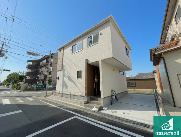 伊丹市荻野　第2期　新築一戸建ての前面道路含む現地写真|周辺は閑静な住宅街！前面道路広々で車の出し入れも便利です。駐車が苦手な方でも安心して車庫入れできます！