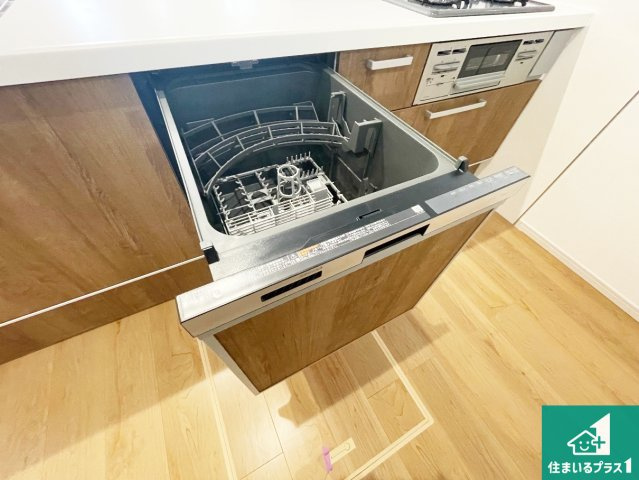 伊丹市荻野　第2期　新築一戸建ての設備|食事後の一仕事、食器洗いをボタン一つでお任せできちゃいます！場所を取らないビルトイン式なので、お料理スペースもしっかり確保！