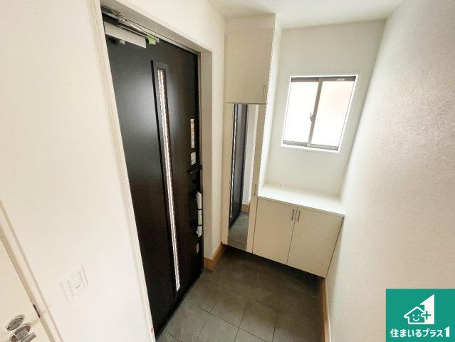 伊丹市荻野　第2期　新築一戸建ての玄関|シューズボックスにはたくさんの靴が収納できるので玄関周りはいつもスッキリ！ご家族が増えても安心！