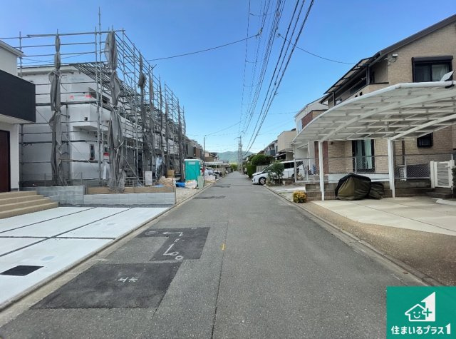 ★1(土)2(日)現地見学可能！★京都市西京区大原野上里男鹿町　ラスト1邸の前面道路含む現地写真|周辺は閑静な住宅街！前面道路広々で車の出し入れも便利です。駐車が苦手な方でも安心して車庫入れできます！