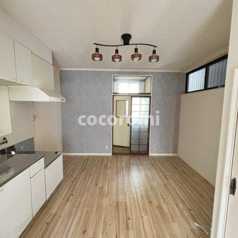 美井町車庫付き戸建ての居間・リビング