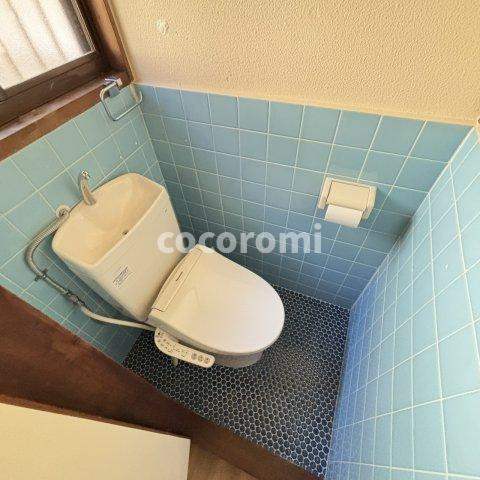 美井町車庫付き戸建てのトイレ