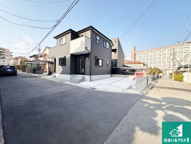 神戸市垂水区南多聞台　第9期　新築一戸建ての前面道路含む現地写真|周辺は閑静な住宅街！前面道路広々で車の出し入れも便利です。駐車が苦手な方でも安心して車庫入れできます！