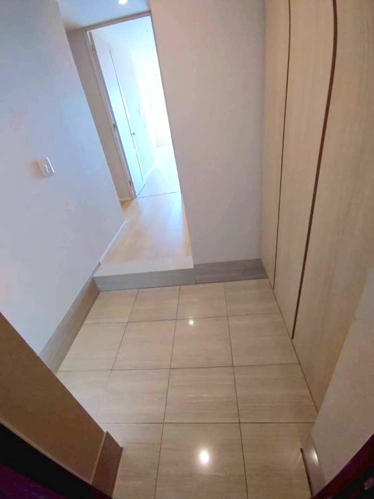 プラウドタワー東雲キャナルコートの玄関