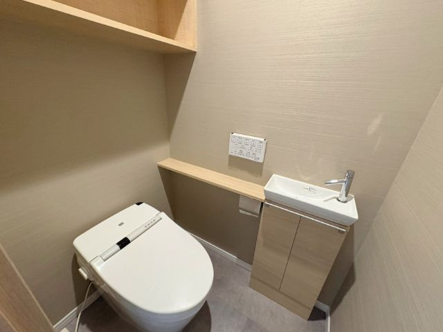 プラウドタワー東雲キャナルコートのトイレ|木のぬくもりを感じる落ち着くトイレです。