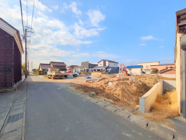 仲介手数料無料）愛西市佐屋町亥新田１号棟の前面道路含む現地写真