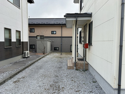 【外観】 | 岡谷市長地出早３丁目 中古住宅⑩ | 玄関外