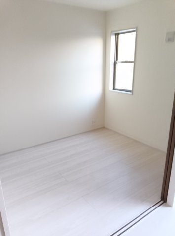 八千代町東原　2号棟の洋室