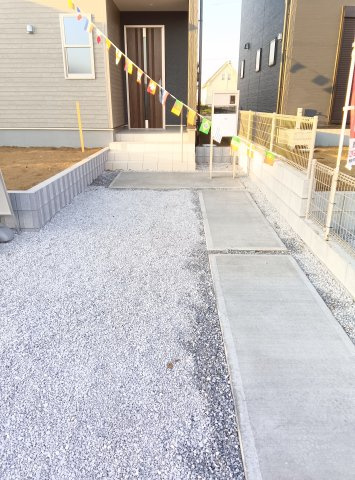 八千代町東原　2号棟の玄関