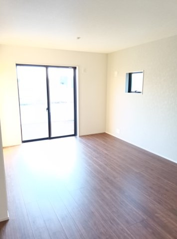 八千代町東原　3号棟の居間・リビング