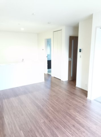 八千代町東原　3号棟の居間・リビング