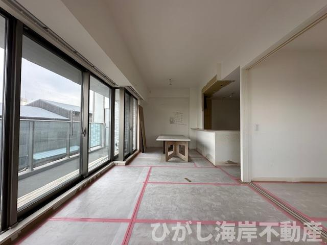 ライオンズ茅ヶ崎ザ・アイランズ2街区の居間・リビング|2月5日撮影　リフォーム工事中　16.1帖　LDK