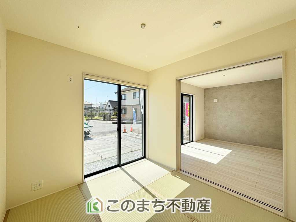 LiveleGarden.S第9栃木岩舟町静の和室|お子様のお昼寝にも便利な和室です。大きな窓から暖かな日差しが差し込みます♪