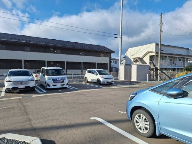 Ｄ－ＲＯＯＭみたけⅡの駐車場