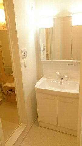 メゾフォルテ京山の洗面所