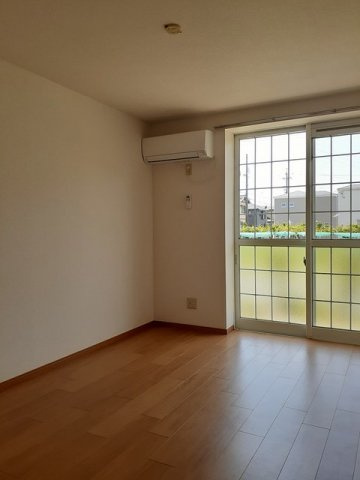 ファミールＨＡＫＵＨＯＵ　Ｂの居間・リビング