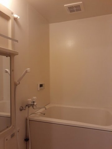 ファミールＨＡＫＵＨＯＵ　Ｂの浴室