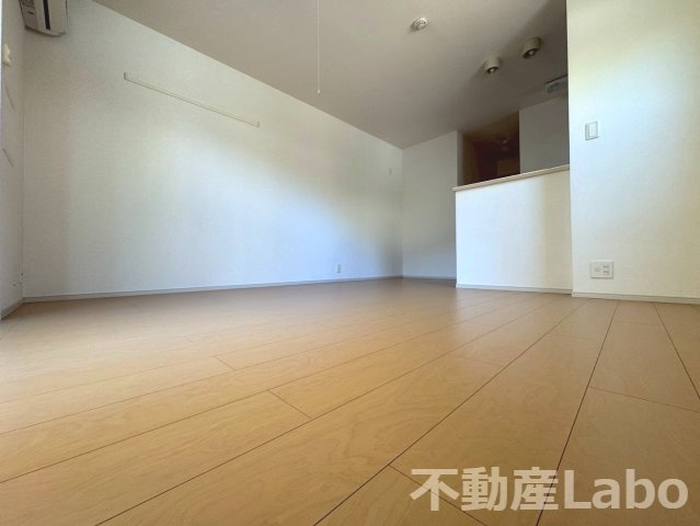 徳島市新浜町２丁目のアパートの洋室