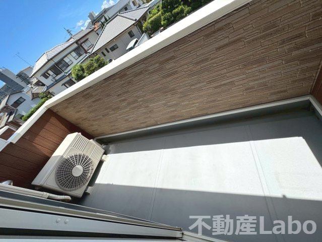 徳島市新浜町２丁目のアパートのバルコニー