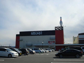 ラウンドワン（アミューズメント）まで4,000ｍ