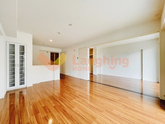 ポルタフォルトゥーナの居間・リビング|こちらの居間で趣味の時間をお楽しみください