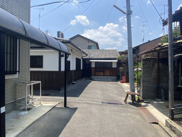 上京区突抜町　中古戸建の前面道路含む現地写真