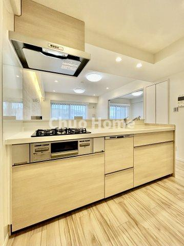 カーサ浅草桜橋のキッチン|ワイドで収納豊富なシステムキッチン