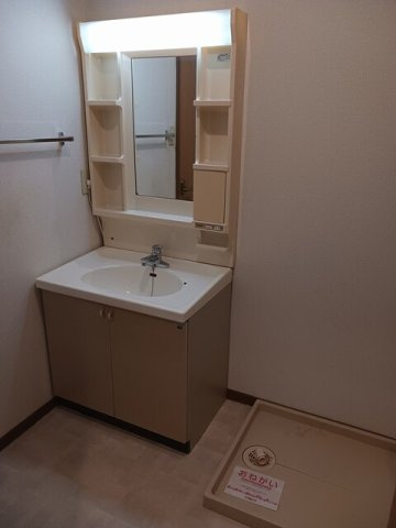 イーストヒルズの洗面所|明るい洗面所です