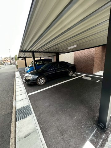 シェルメール住吉本町の駐車場
