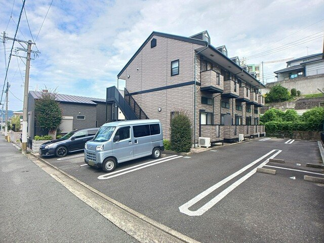 エスポワール鳴水の駐車場