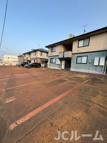 シャンド・フルールＡの駐車場