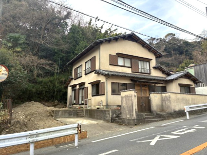 緑豊かな住環境　8DKの外観|陽当たり良好
