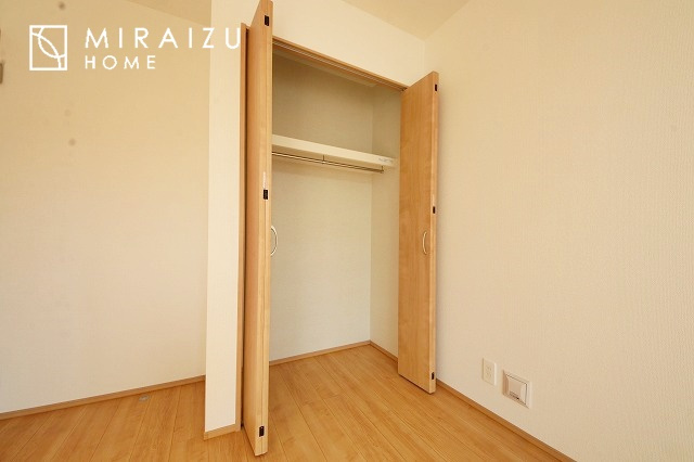 【収納】 | 収納力も自慢です。お洋服がお好きなお客様も多いですよね、衣替えをしなくてもお洋服をしまっておけそうなくらいの広さですね！
